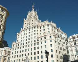 It connects with other important tourist destinations like Plaza de Espana and Plaza de Cibeles that's why becomes important itself. Some of the impor